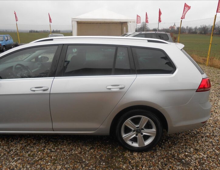 Volkswagen Golf Kombi 2,0 l 110 kw