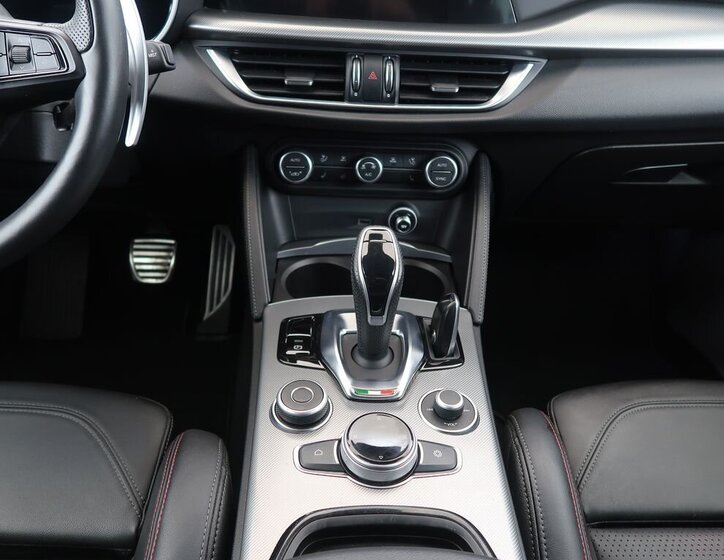 Alfa Romeo Stelvio SUV / Terénní 2,0 l 206 kw