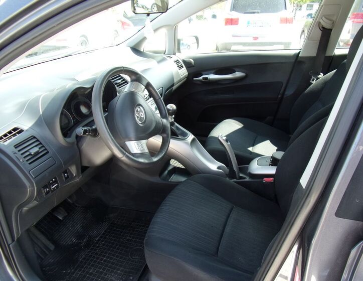 Toyota Auris 10