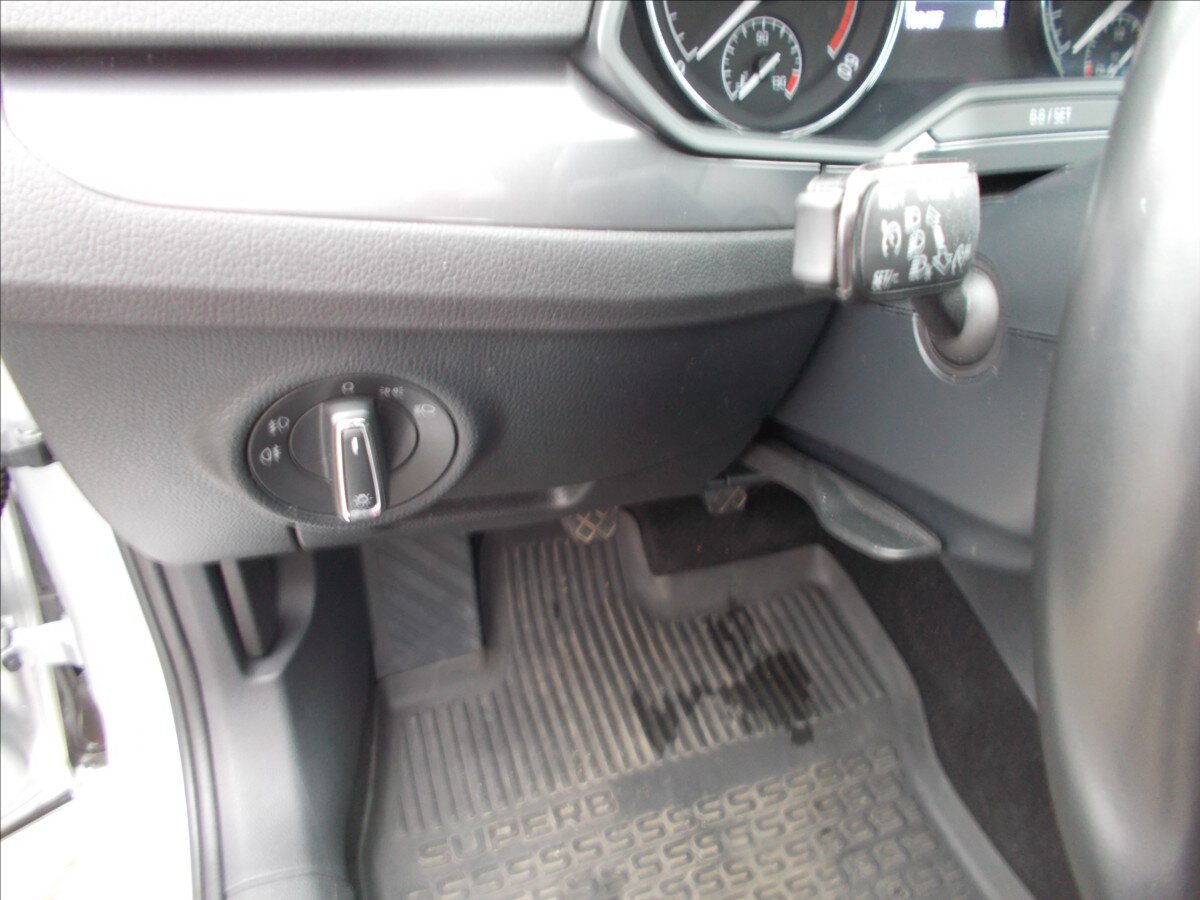 Škoda Superb Sedan / Limuzína 2,0 l 110 kw