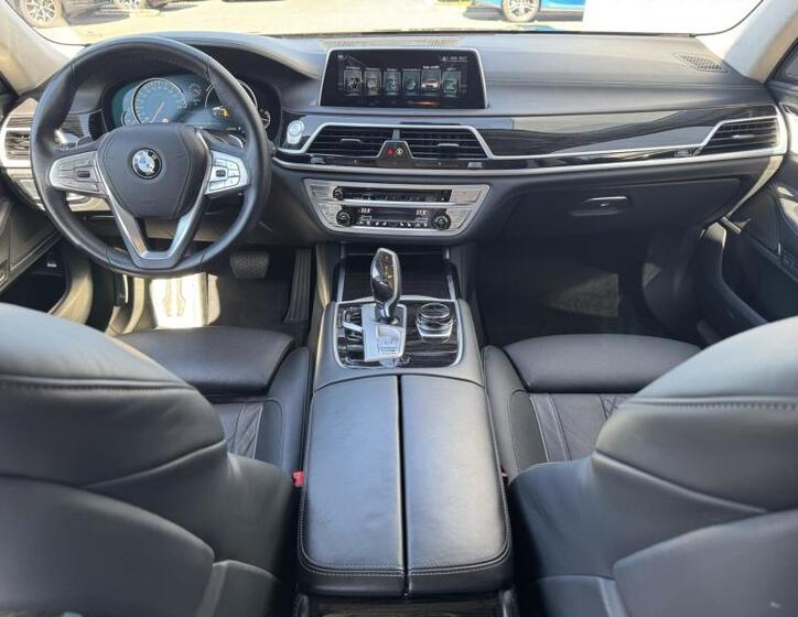 BMW Řada 7 8