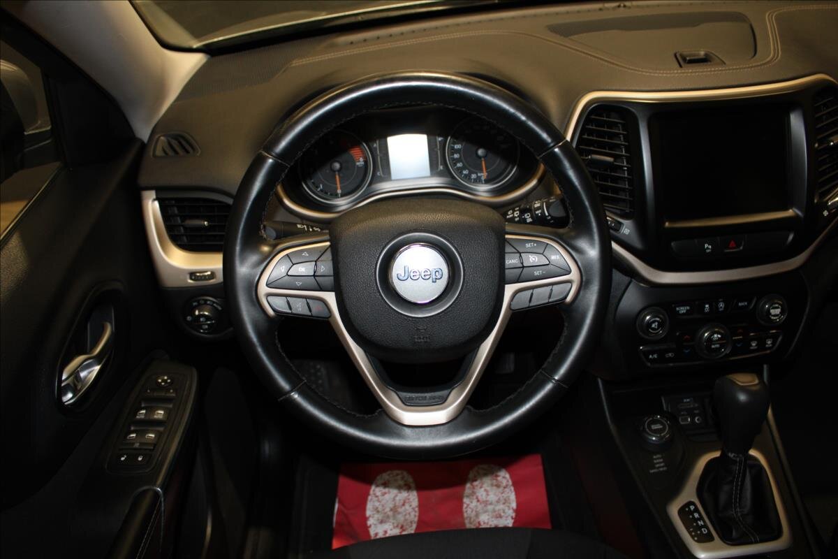 Jeep Cherokee SUV / Terénní 2,2 l 136 kw