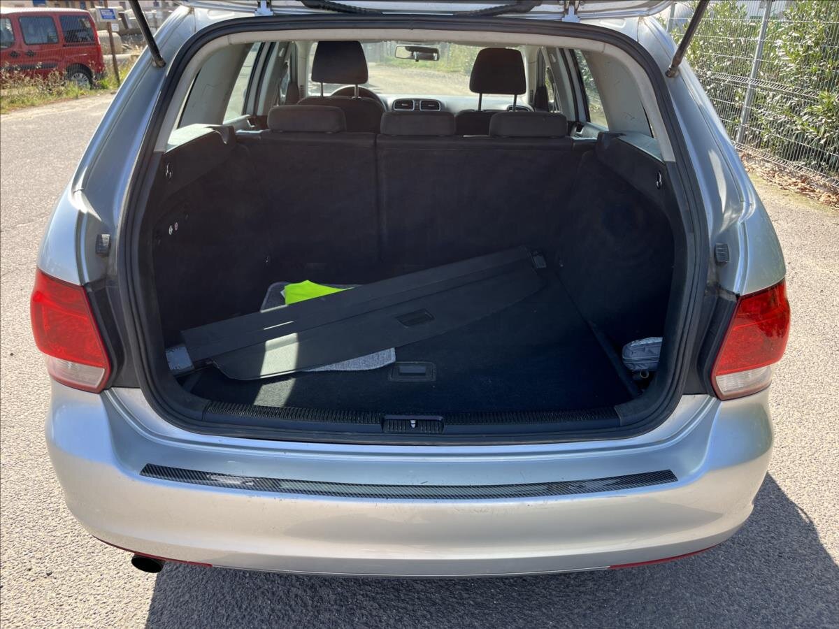 Volkswagen Golf Kombi 1,6 l 77 kw