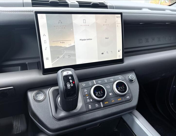 Land Rover Defender 16