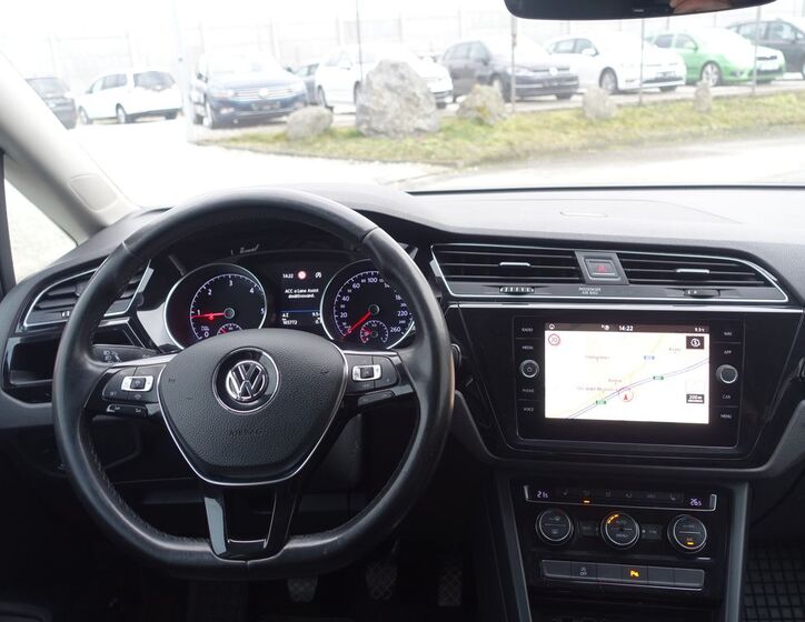 Volkswagen Touran 9