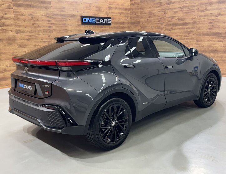 Toyota C-HR 4