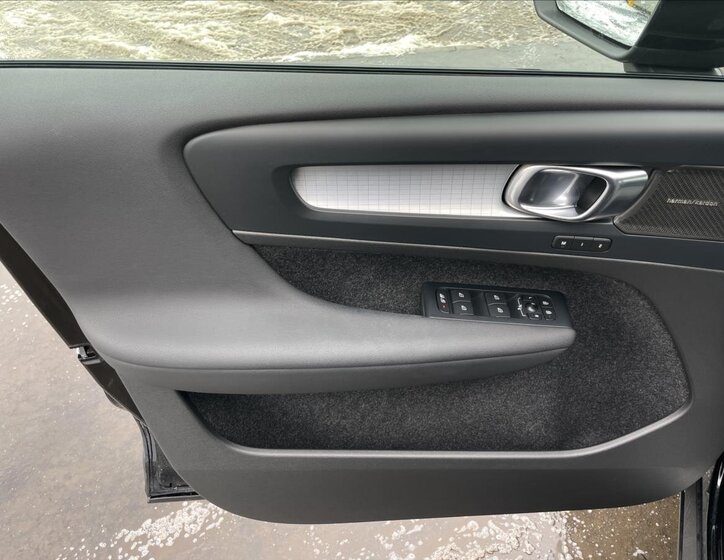 Volvo XC40 SUV / Terénní 2,0 l 145 kw