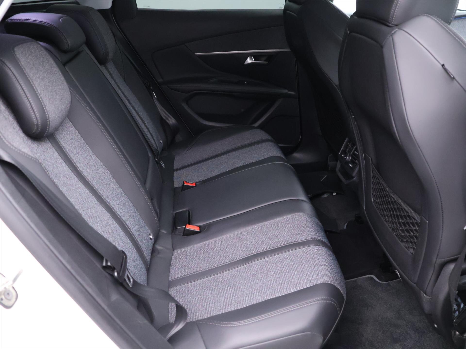 Peugeot 3008 SUV 2,0 l 110 kw