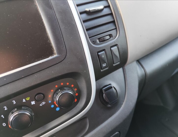 Renault Trafic 24