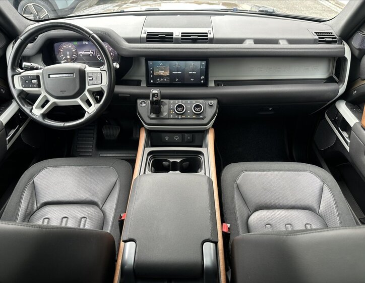 Land Rover Defender 10