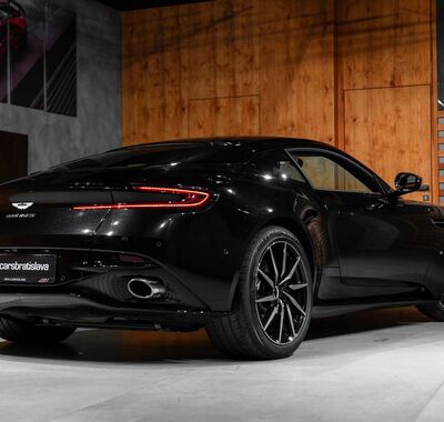 Aston Martin DB11 33