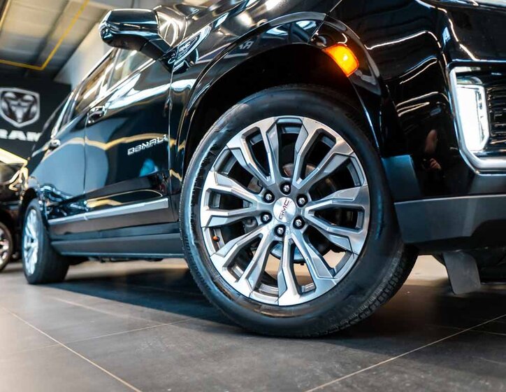 GMC Yukon SUV / Terénní 6,2 l 313 kw