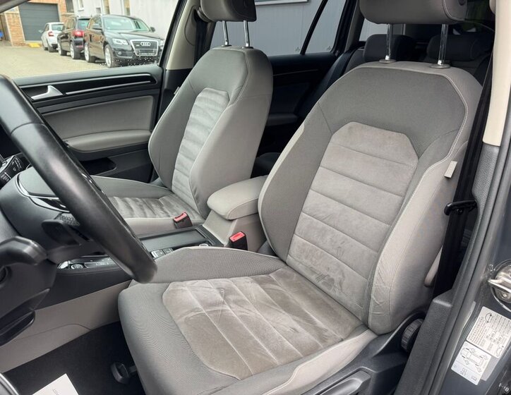 Volkswagen Golf Kombi 2,0 l 110 kw