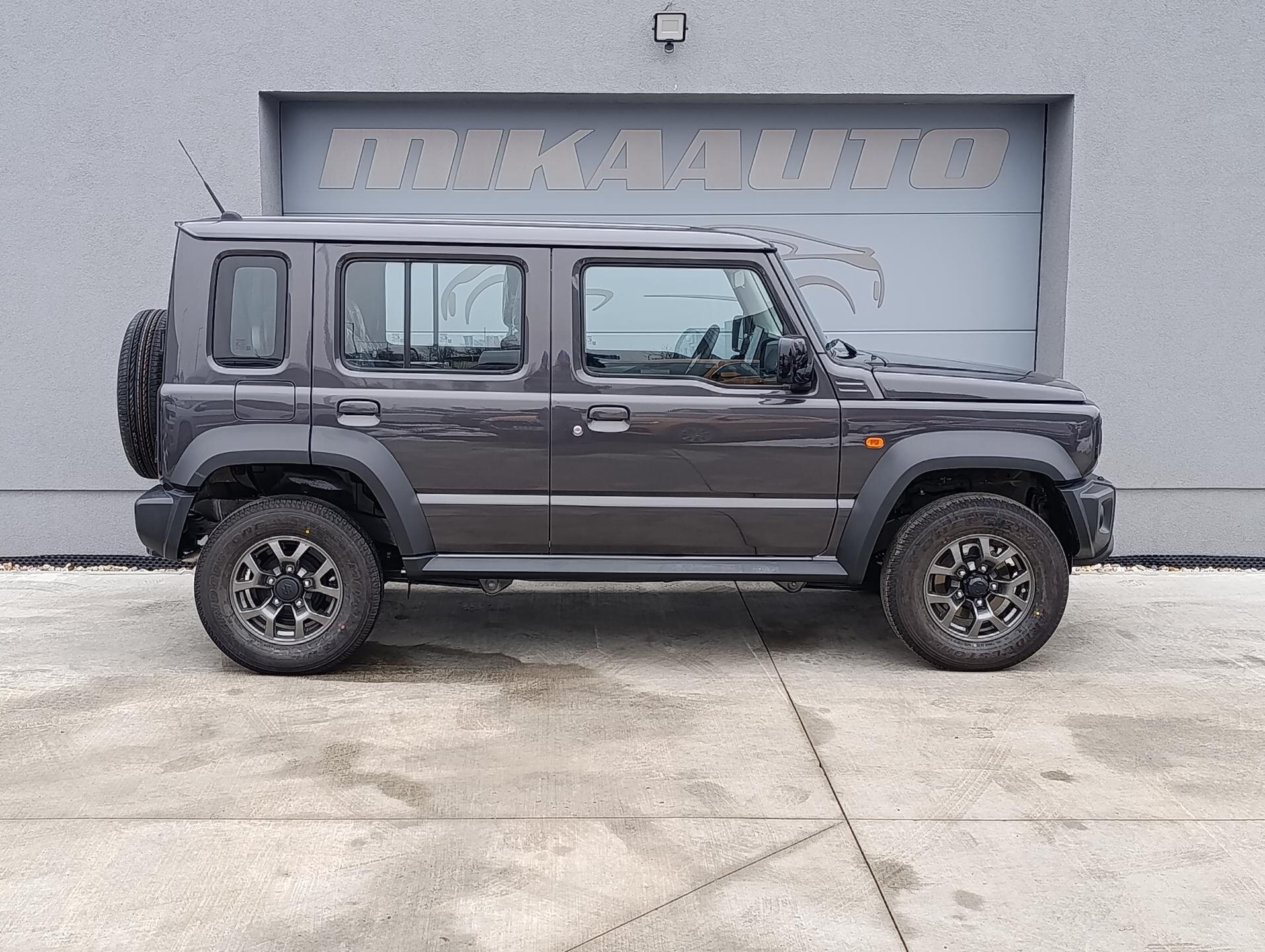 Suzuki Jimny SUV 1,5 l 75 kw
