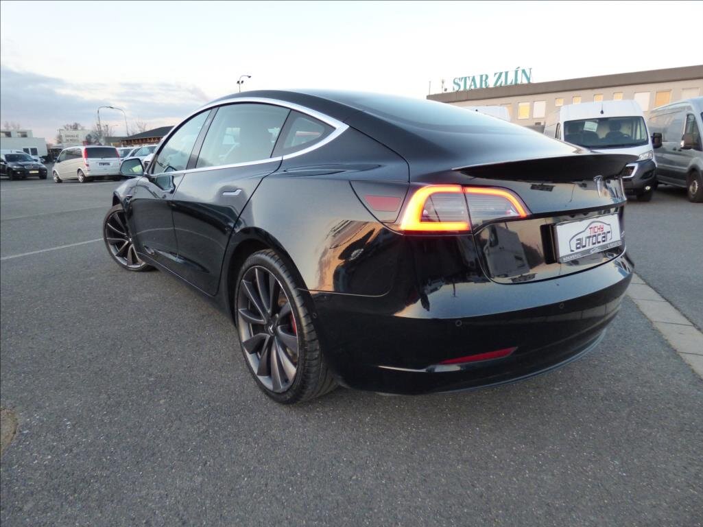 Tesla Model 3 Sedan 0,0 377 kw