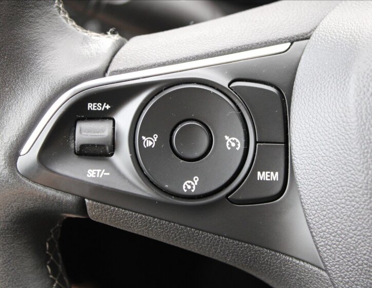 Opel Crossland SUV / Terénní 1,2 l 96 kw