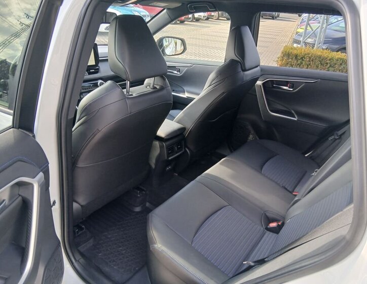 Toyota RAV4 SUV / Terénní 2,5 l 131 kw