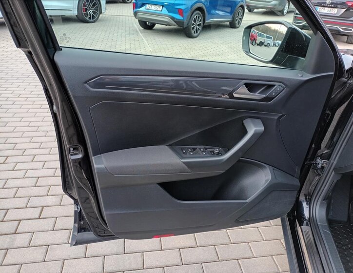 Volkswagen T-Roc SUV / Terénní 1,5 l 110 kw