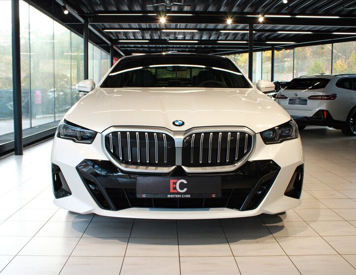 BMW Řada 5 Sedan / Limuzína 3,0 l 210 kw