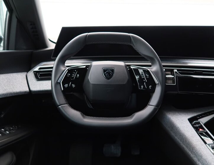 Peugeot 3008 SUV 1,2 l 100 kw