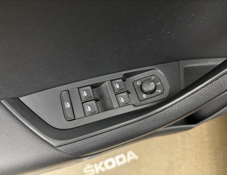 Škoda Karoq SUV 1,5 l 110 kw