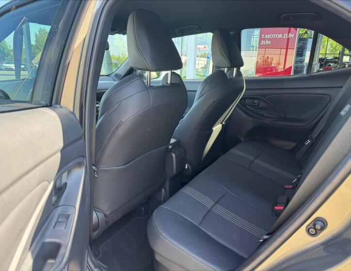 Toyota Yaris Cross 13