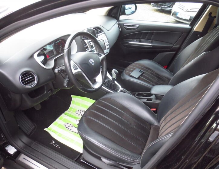 Lancia Delta Hatchback 1,4 l 88 kw