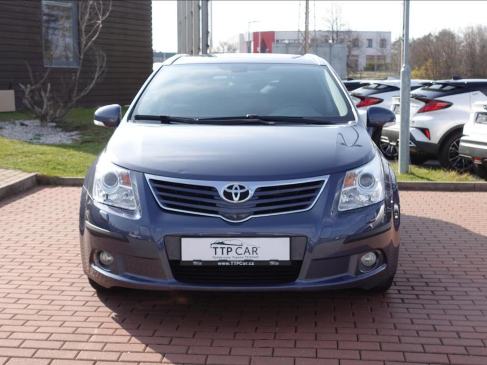 Toyota Avensis 2