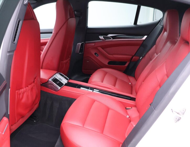 Porsche Panamera Hatchback 3,0 l 221 kw