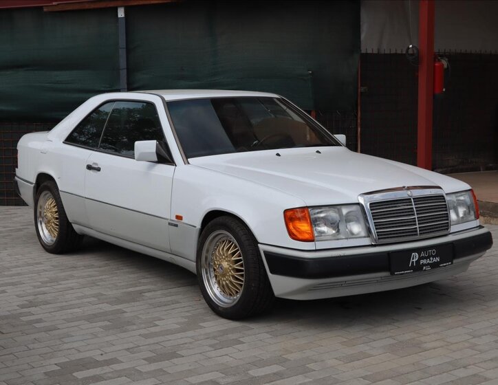 Mercedes-Benz 200 1