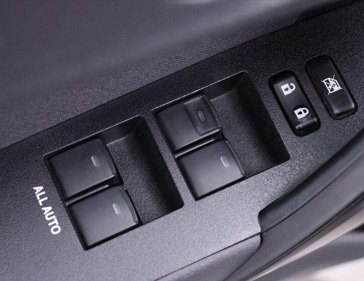 Toyota Corolla Sedan / Limuzína 1,6 l 97 kw