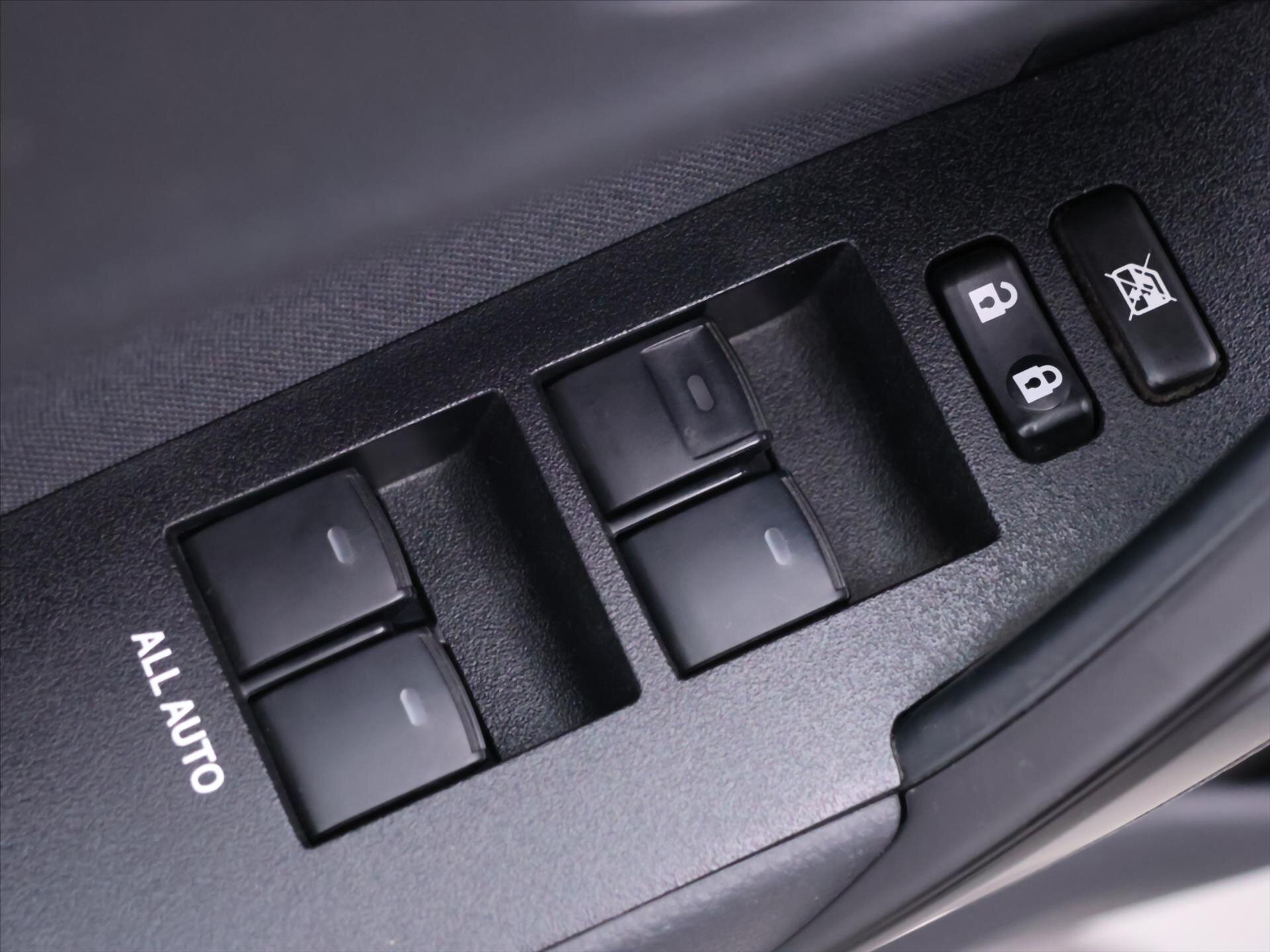 Toyota Corolla Sedan / Limuzína 1,6 l 97 kw