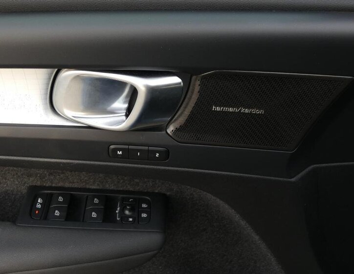 Volvo XC40 SUV / Terénní 2,0 l 120 kw