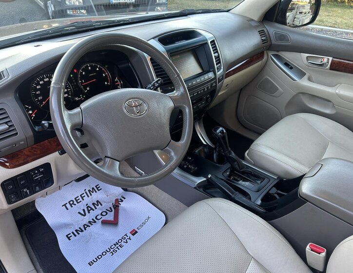 Toyota Land Cruiser 27