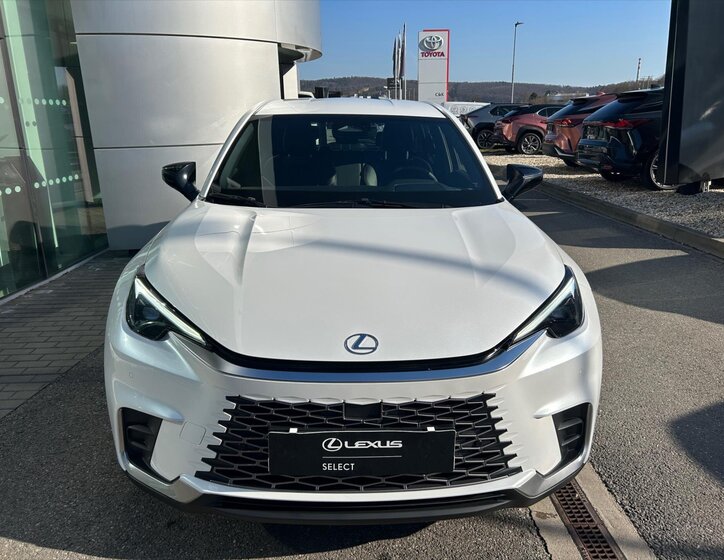 Lexus LBX Kombi 1,5 l 67 kw