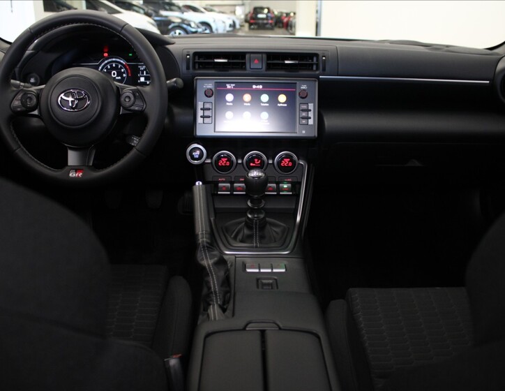Toyota GR86 8