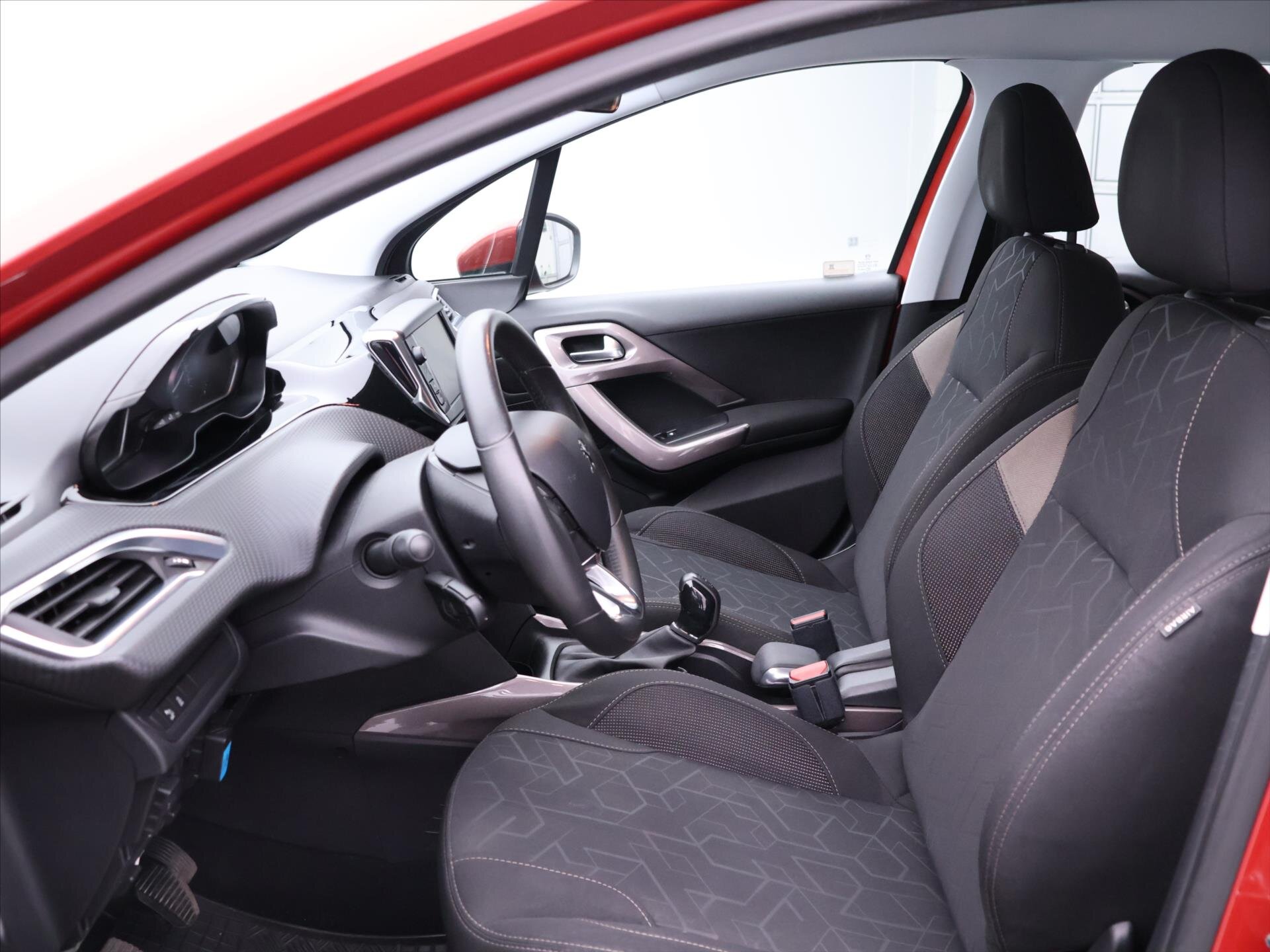 Peugeot 2008 MPV 1,2 l 60 kw