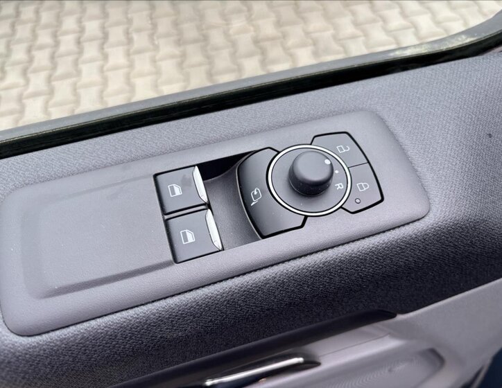 Ford Tourneo Custom Kombi 2,0 l 125 kw