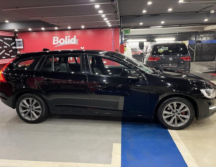 Volvo V60 Kombi 2,4 l 140 kw