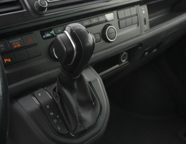 Volkswagen Caravelle 10