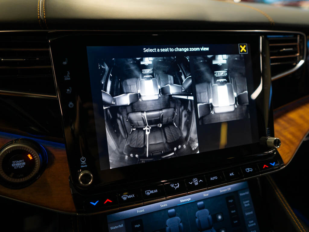 Jeep Grand Wagoneer SUV / Terénní 6,4 l 351 kw