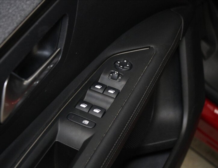 Peugeot 3008 SUV / Terénní 1,2 l 96 kw