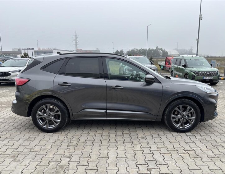 Ford Kuga SUV / Terénní 2,5 l 140 kw