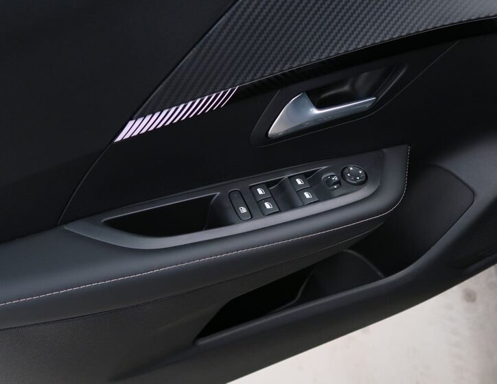 Peugeot 208 Hatchback 1,2 l 74 kw