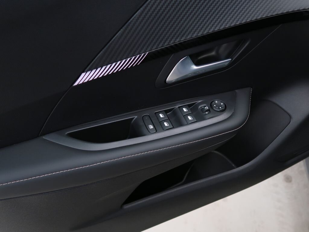 Peugeot 208 Hatchback 1,2 l 74 kw