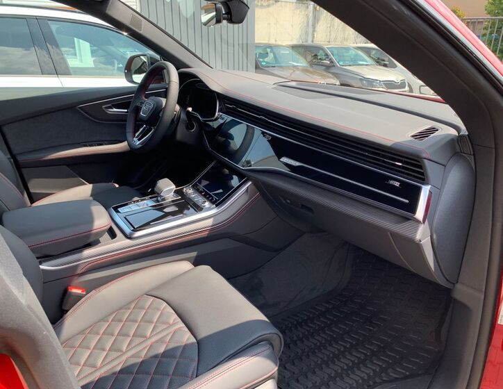 Audi Q8 24