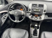 Toyota RAV4 SUV 2,2 l 100 kw