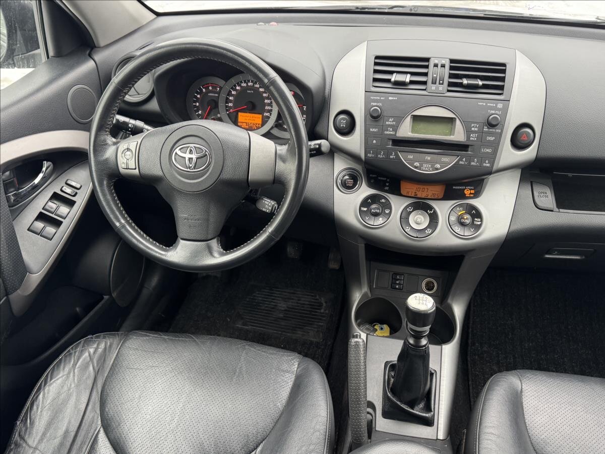 Toyota RAV4 SUV 2,2 l 100 kw