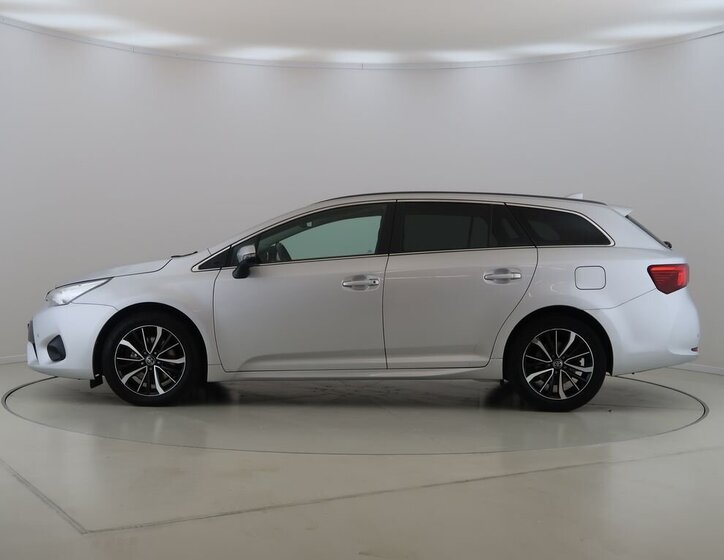 Toyota Avensis Kombi 2,0 l 105 kw