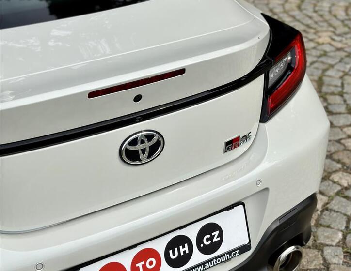 Toyota GR86 4